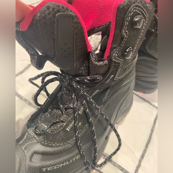 Columbia women’s snow boots - Picture 3 of 3